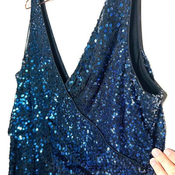 BADGLEY MISCHKA Women's Black Blue Sequins V-Neck Mesh Ombré Astor Gown Size 16 - Picture 7 of 16